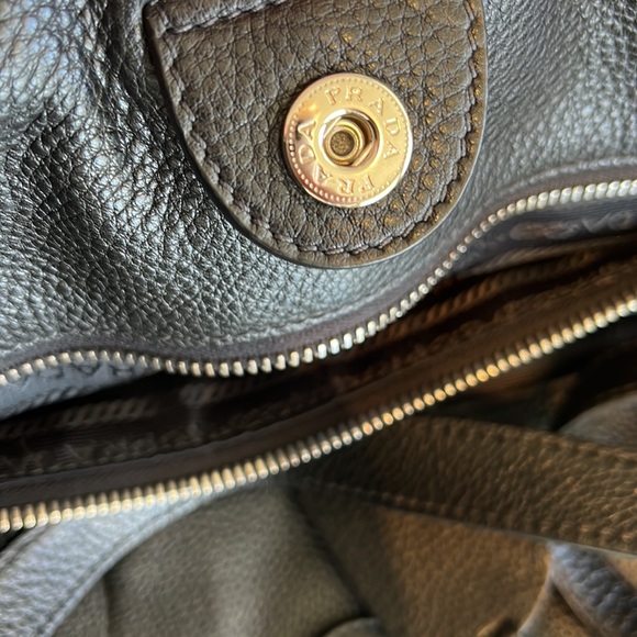 Woman’s Prada bag black large leather zipper - Picture 12 of 16